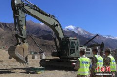 武警第二机动总队某支队在西藏拉萨市开展“雪域尖兵”专业技能比武